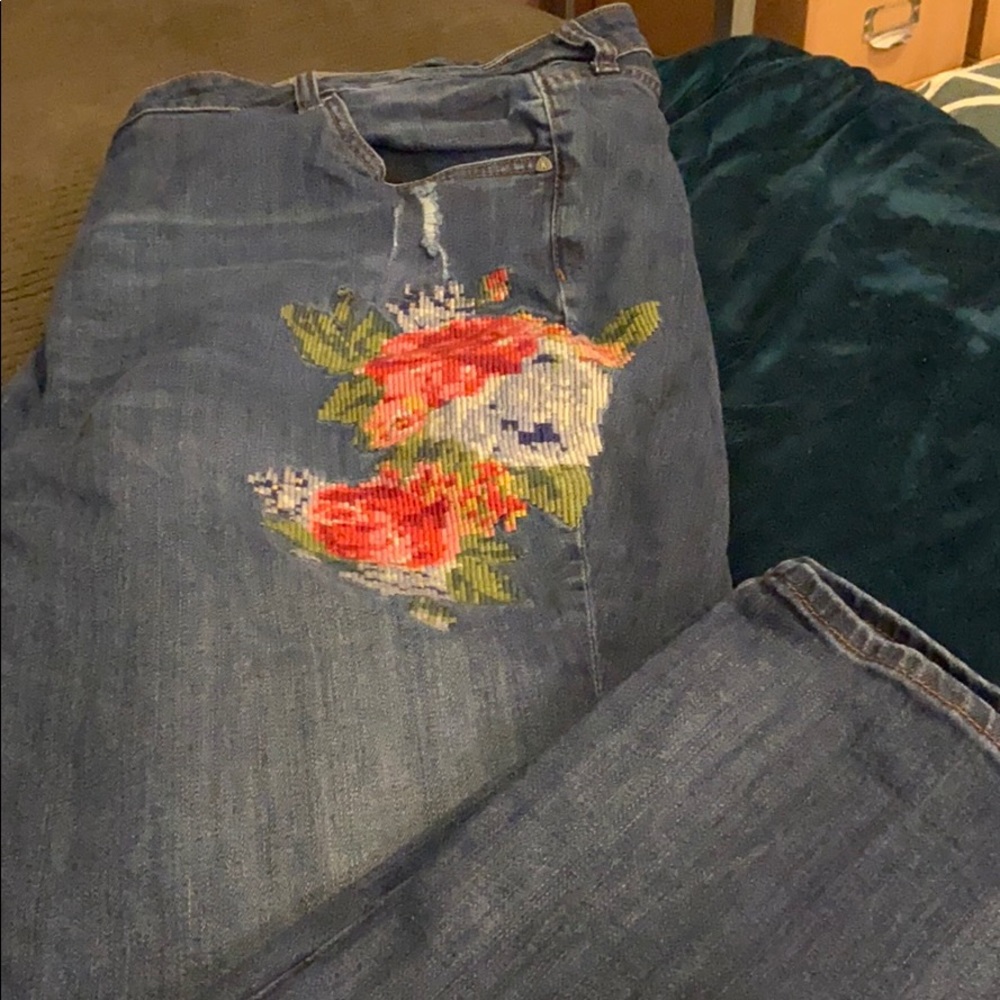COPY - Kut jeans with embroidery